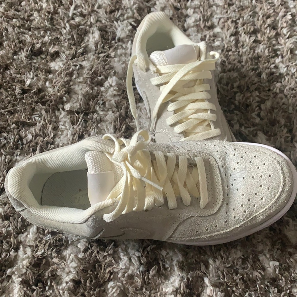 Nike airforce ones wore once